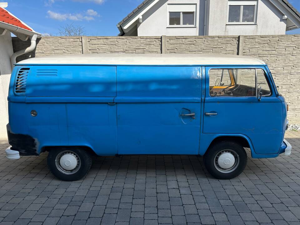 Image 3/12 of Volkswagen T2b panel van (1976)