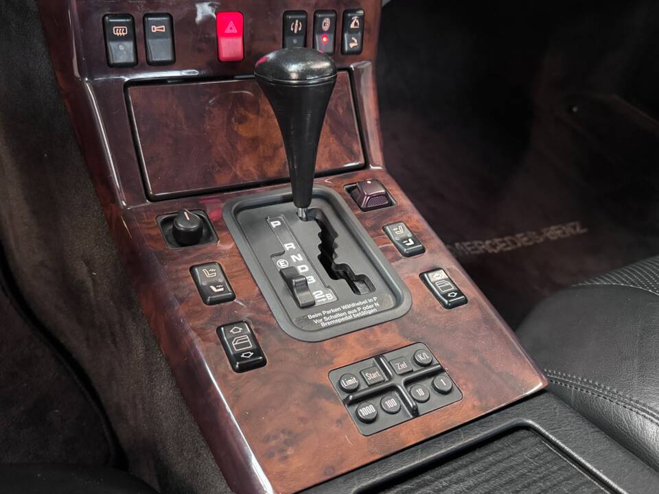 Image 11/19 of Mercedes-Benz 500 SL (1990)