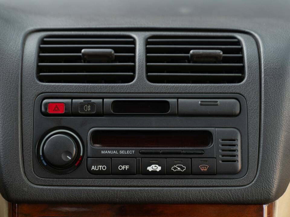 Bild 43/50 von Honda Legend (1992)