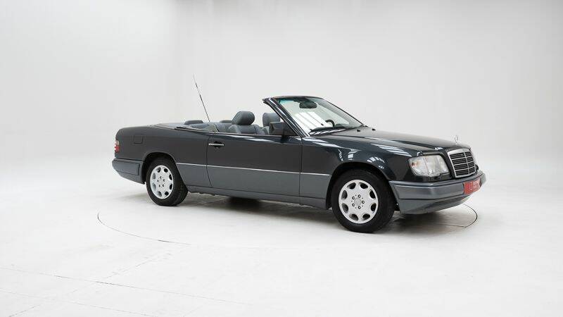 Image 3/15 of Mercedes-Benz E 220 (1994)