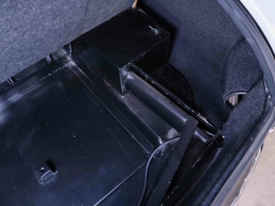 Image 30/36 of Ferrari 330 GT 2+2 (1964)