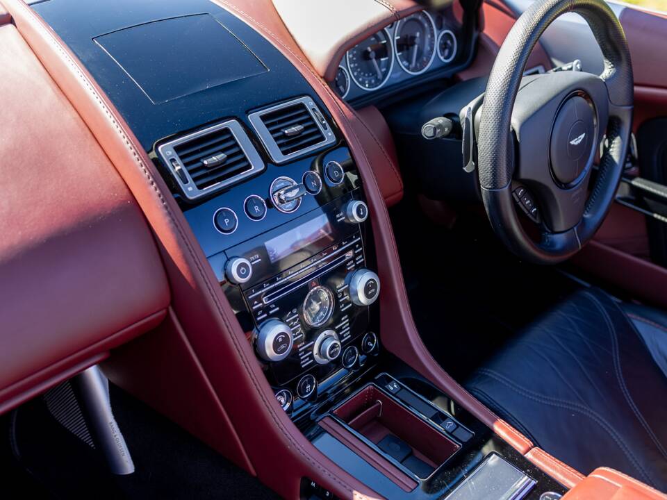 Afbeelding 40/50 van Aston Martin DBS Volante (2011)
