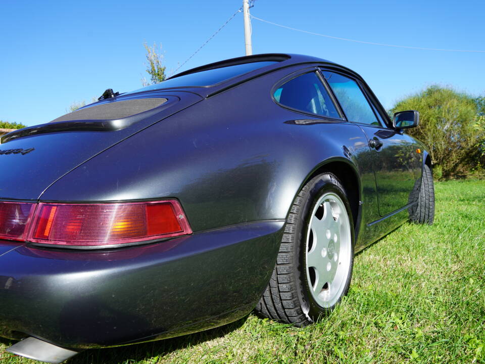 Image 14/52 of Porsche 911 Carrera 4 (1990)