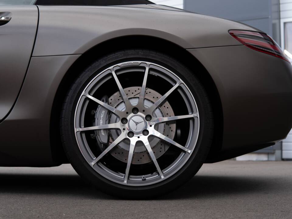 Image 16/45 of Mercedes-Benz SLS AMG Roadster (2012)