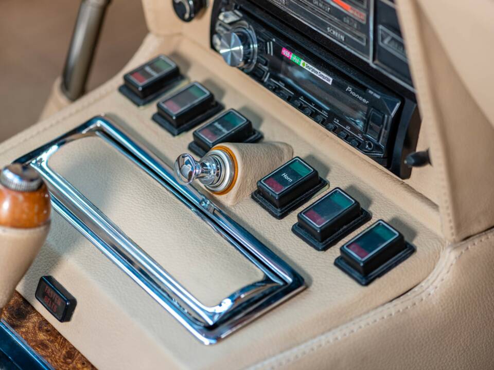 Bild 33/50 von Aston Martin V8 Volante (1979)