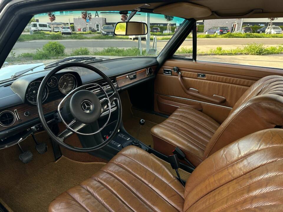 Image 2/8 of Mercedes-Benz 250 CE (1970)