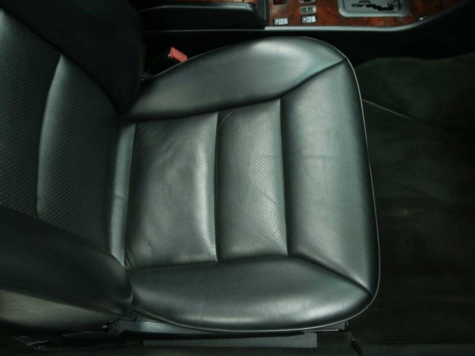Bild 26/50 von Mercedes-Benz 300 CE-24 (1992)