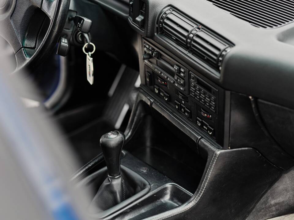 Immagine 57/74 di BMW M5 (1992)