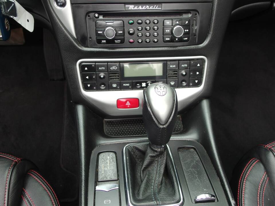 Immagine 36/93 di Maserati GranCabrio 4.7 (2010)