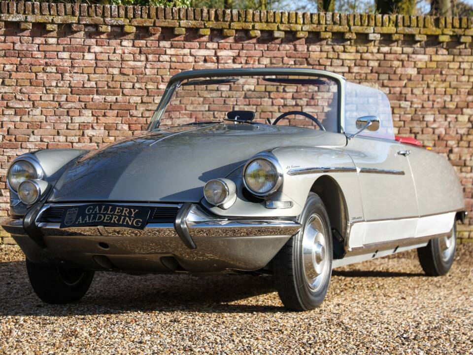Image 33/50 of Citroën DS 21 Chapron (1963)