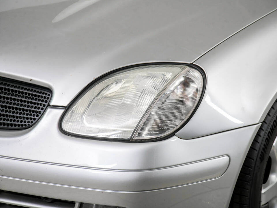 Image 22/50 of Mercedes-Benz SLK 200 (1997)