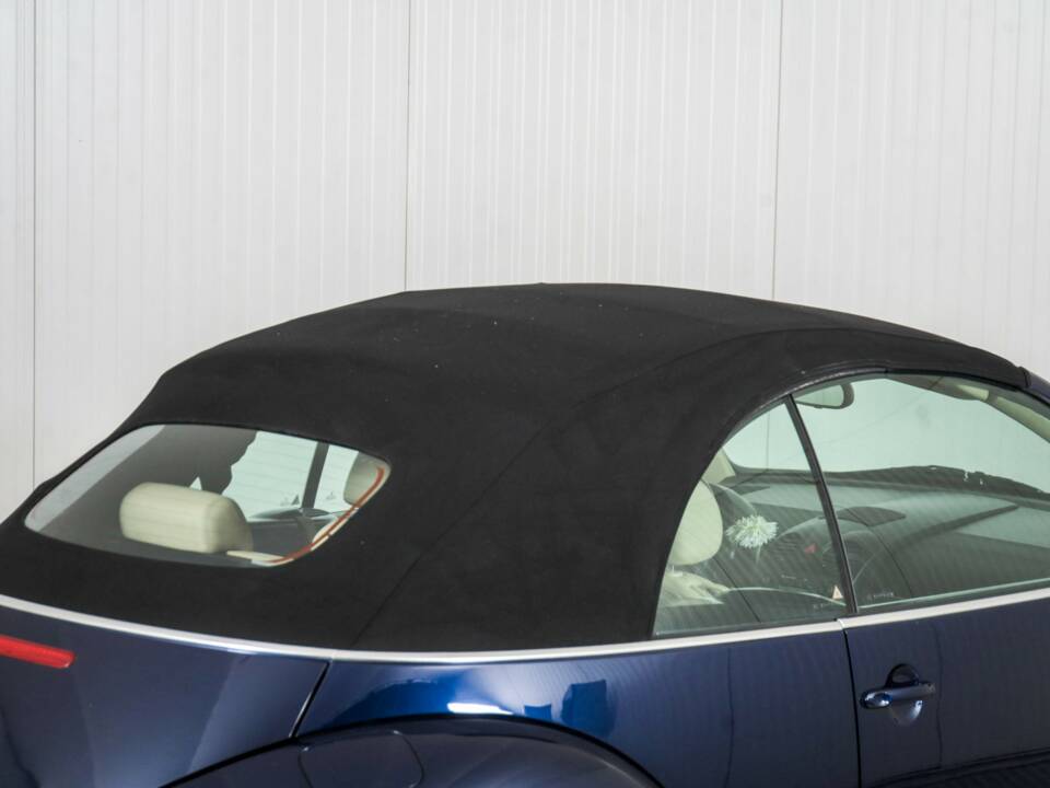 Immagine 50/50 di Volkswagen New Beetle 1.6 (2004)
