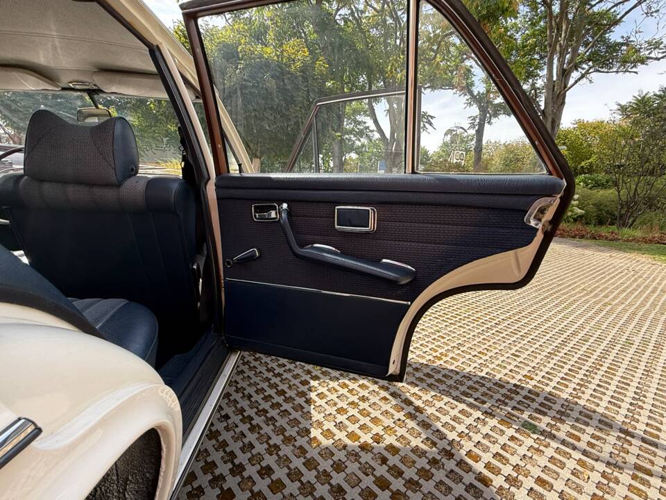 Image 39/54 de Mercedes-Benz 280 SE 3,5 (1970)