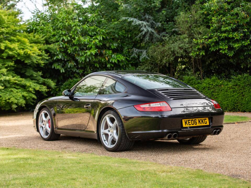 Immagine 16/37 di Porsche 911 Carrera S (2006)