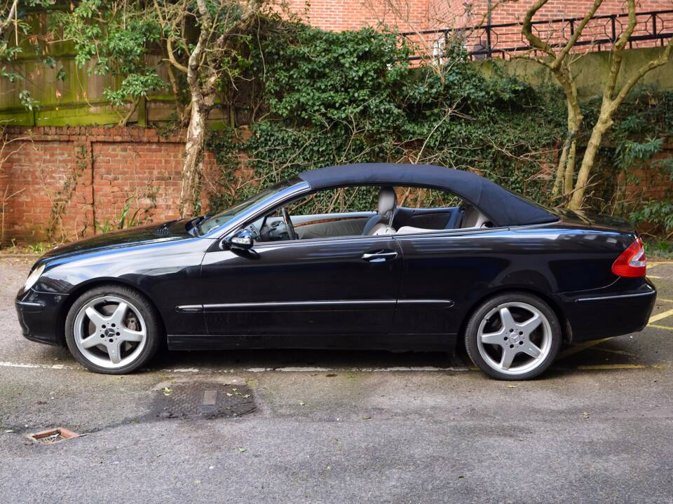 Image 10/49 of Mercedes-Benz CLK 500 (2004)