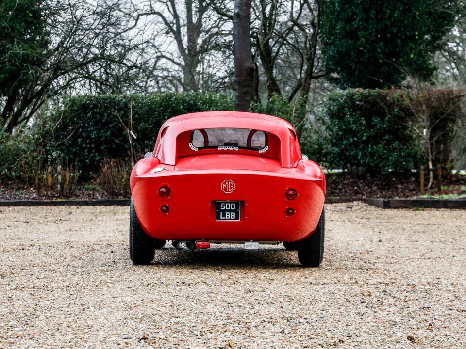 Image 17/49 of MG MGA 1850 (1960)
