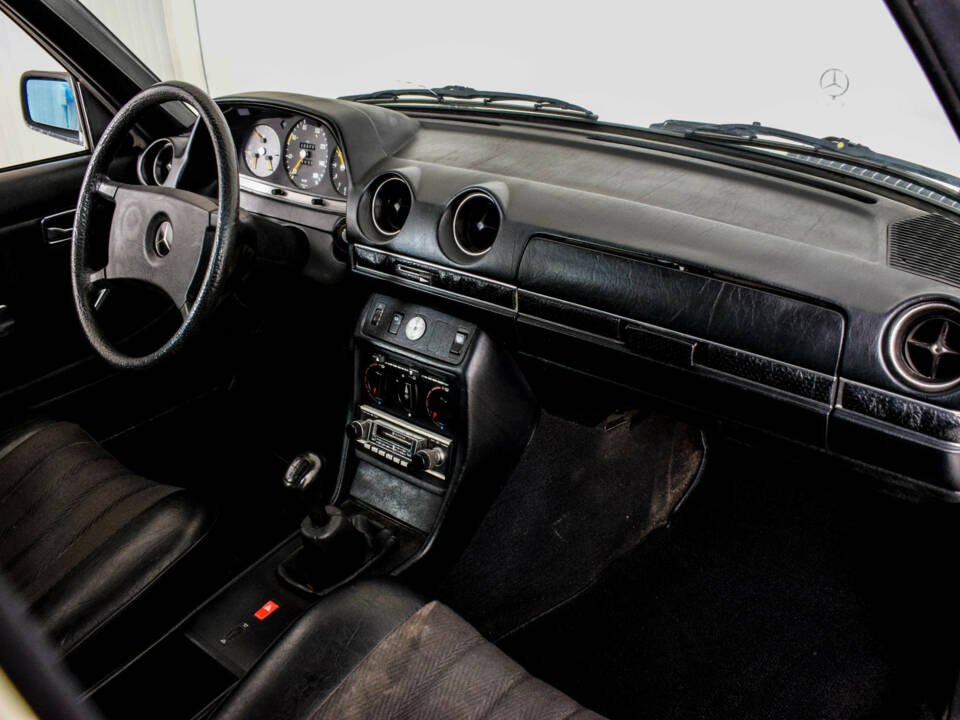 Immagine 6/46 di Mercedes-Benz 240 D (1982)