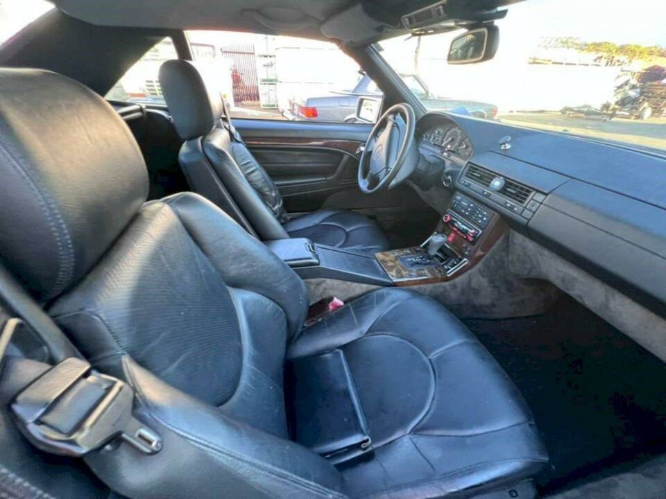 Image 33/40 of Mercedes-Benz SL 500 (1996)