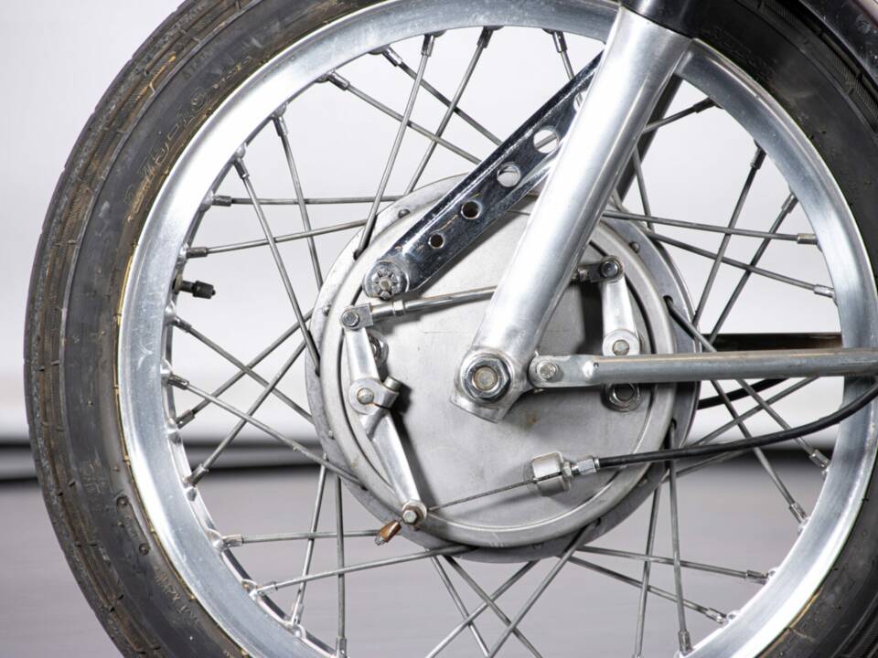 Image 23/50 of MV Agusta 350 S (1972)