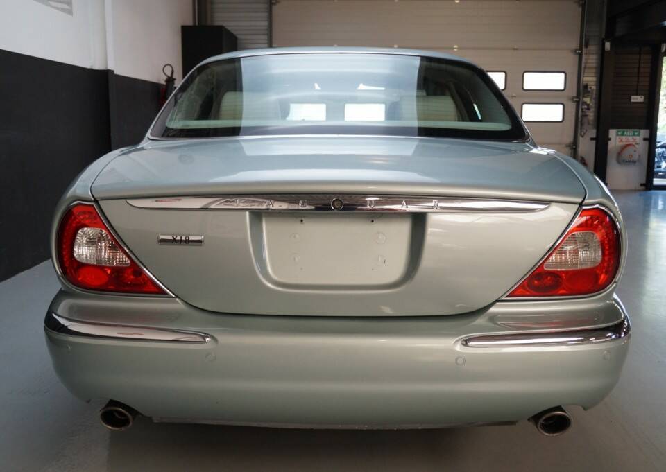 Imagen 40/46 de Jaguar XJ 8 4.2 (2004)