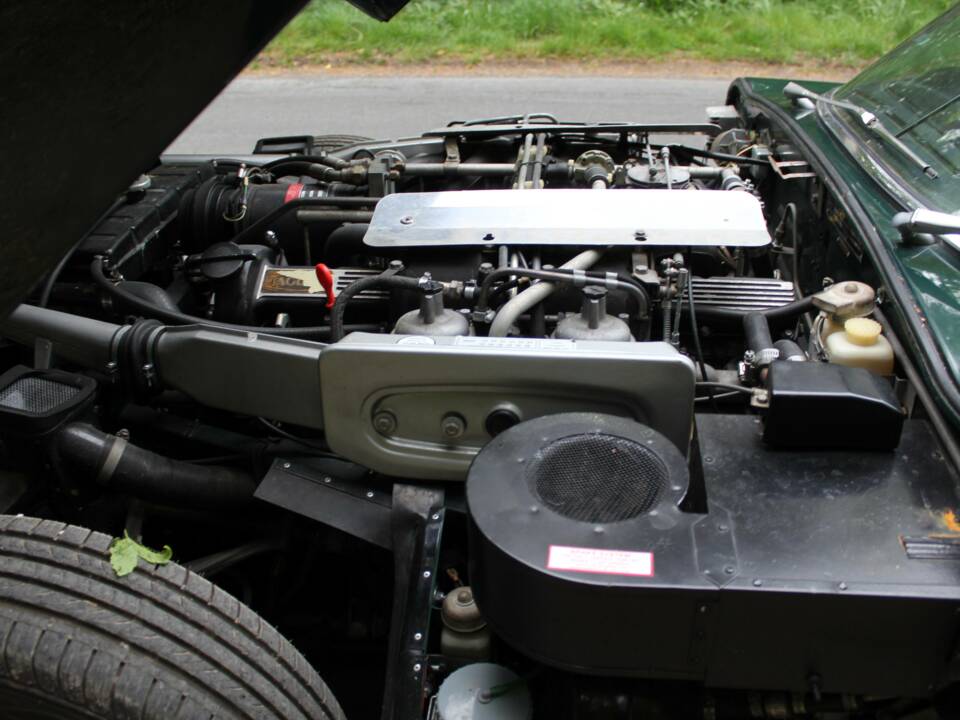 Image 15/18 of Jaguar Type E V12 (1973)