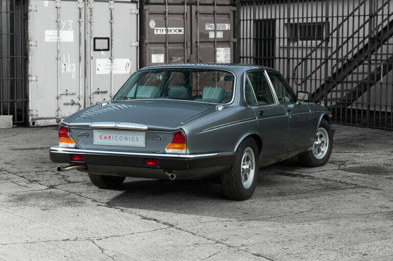 Afbeelding 4/29 van Daimler Double Six (1991)