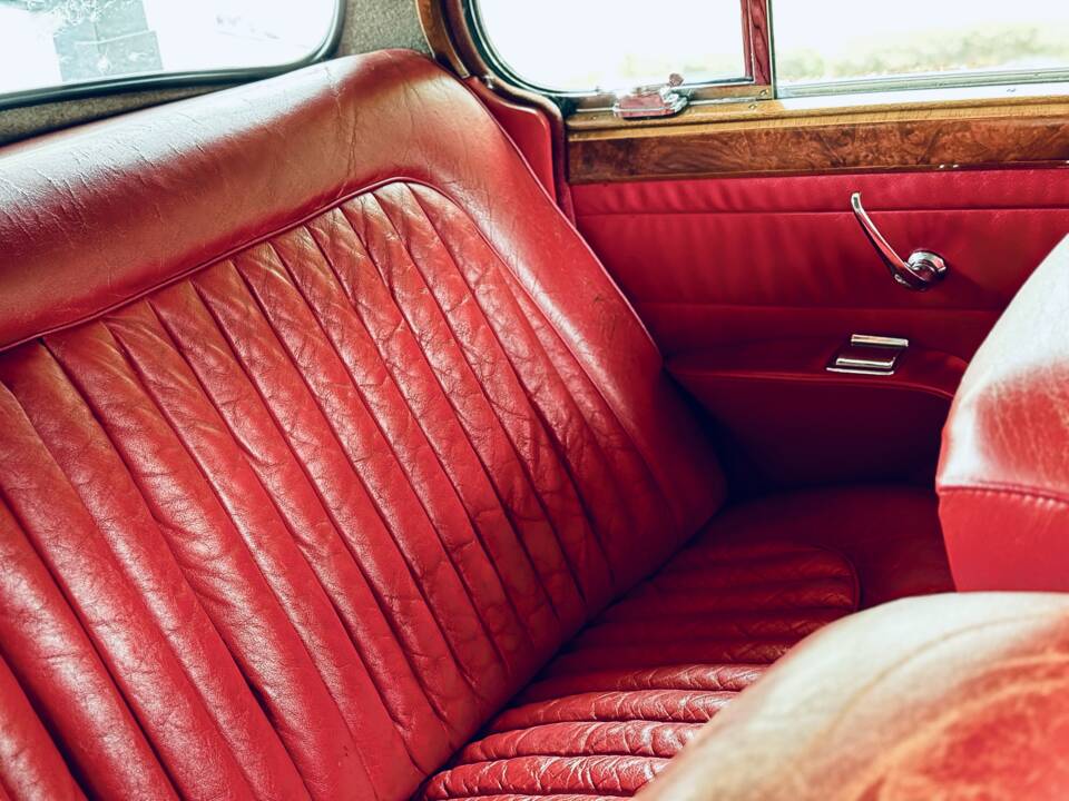 Bild 15/34 von Jaguar Mk II 2.4 (1961)