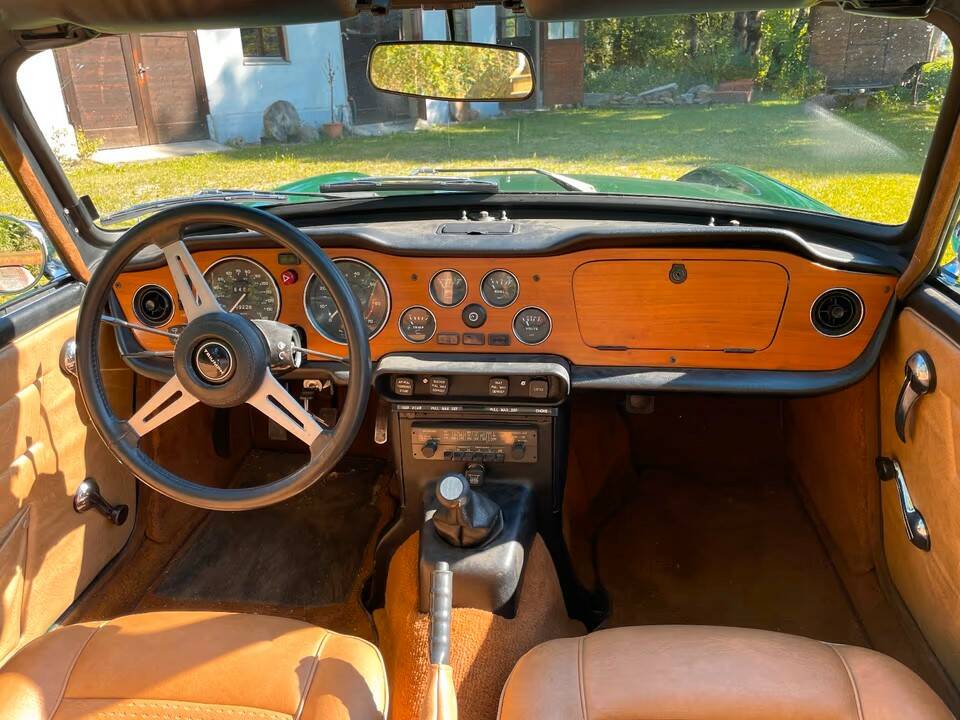 Image 7/20 of Triumph TR 6 (1976)