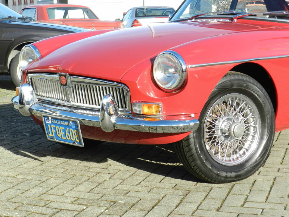 Image 21/75 of MG MGB GT (1969)