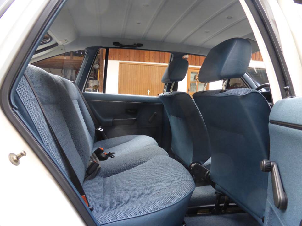 Immagine 14/25 di Volkswagen Passat 1.6 (1988)