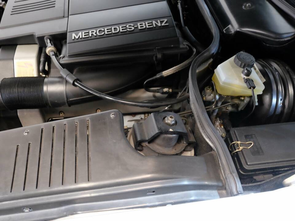 Image 51/51 of Mercedes-Benz 500 SL (1992)