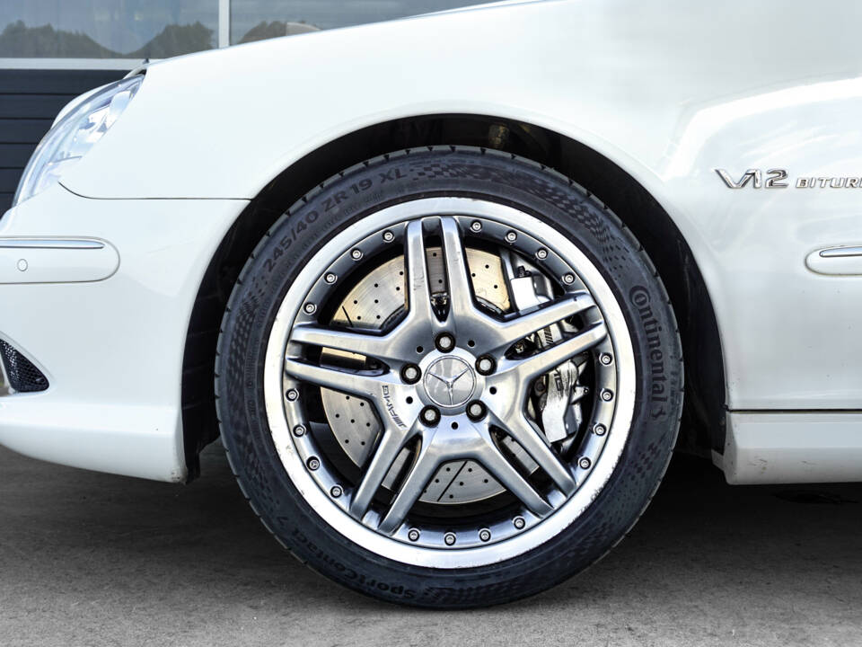 Image 25/51 of Mercedes-Benz S 65 AMG L (2004)
