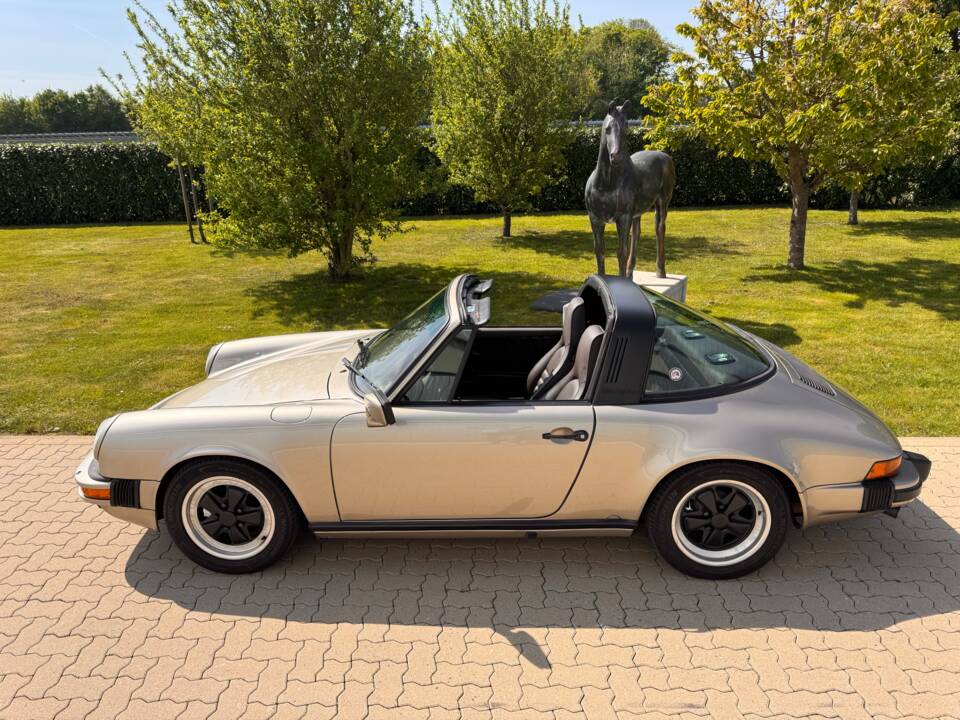 Image 23/88 of Porsche 911 Carrera 3.2 (1985)