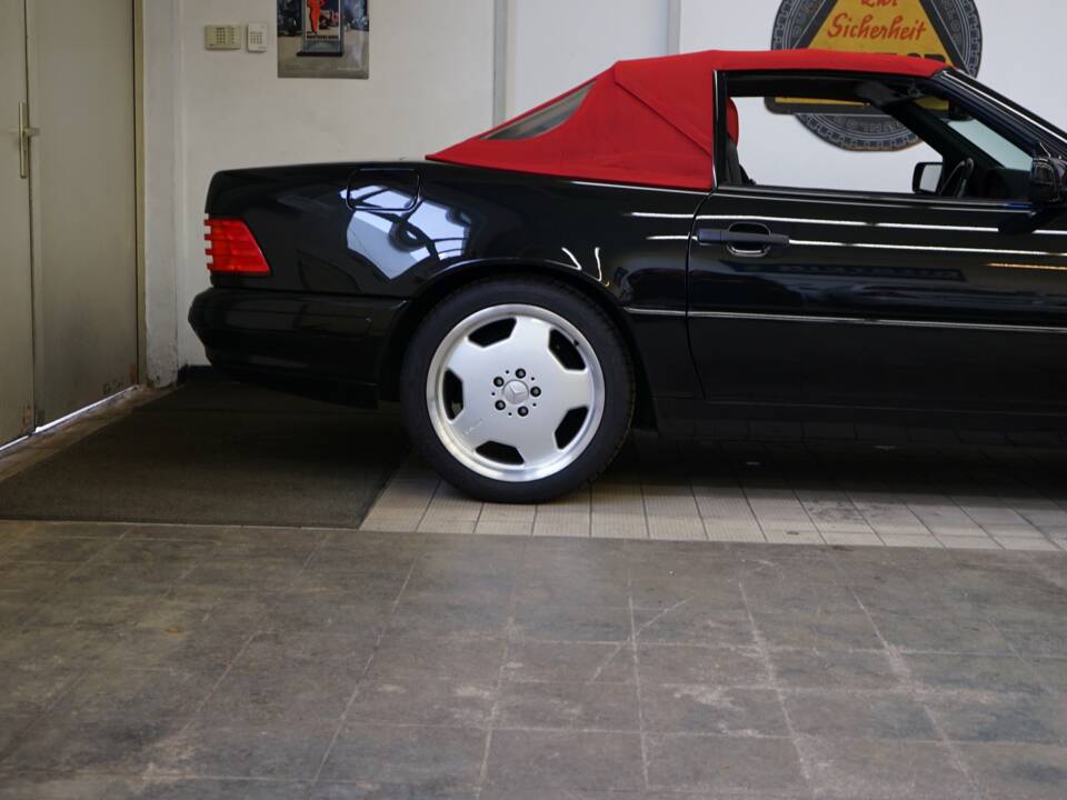Imagen 38/41 de Mercedes-Benz SL 500 (1997)