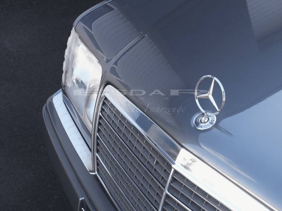 Bild 8/31 von Mercedes-Benz E 200 (1996)