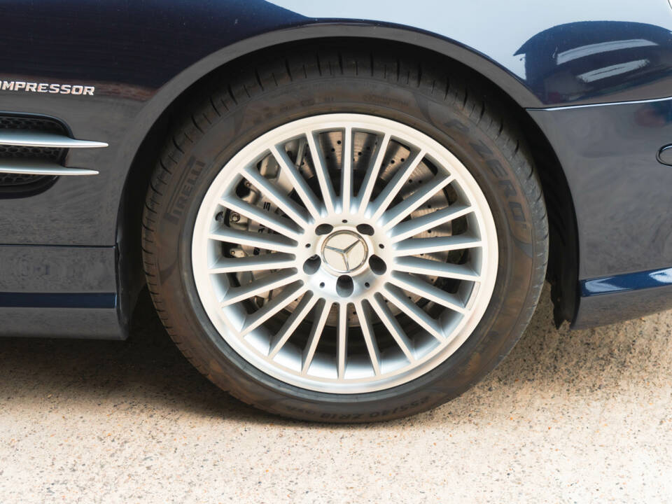 Bild 18/50 von Mercedes-Benz SL 55 AMG (2004)