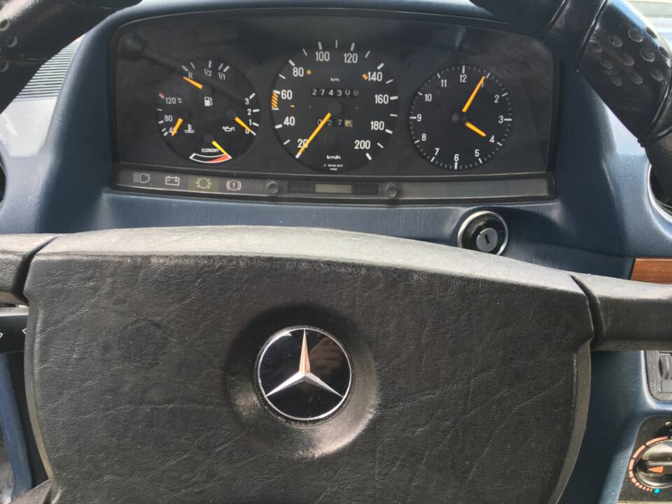 Bild 9/27 von Mercedes-Benz 230 E (1983)