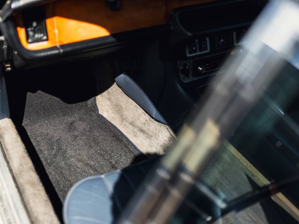 Imagen 39/50 de Jaguar XJ 6 4.2 (1982)