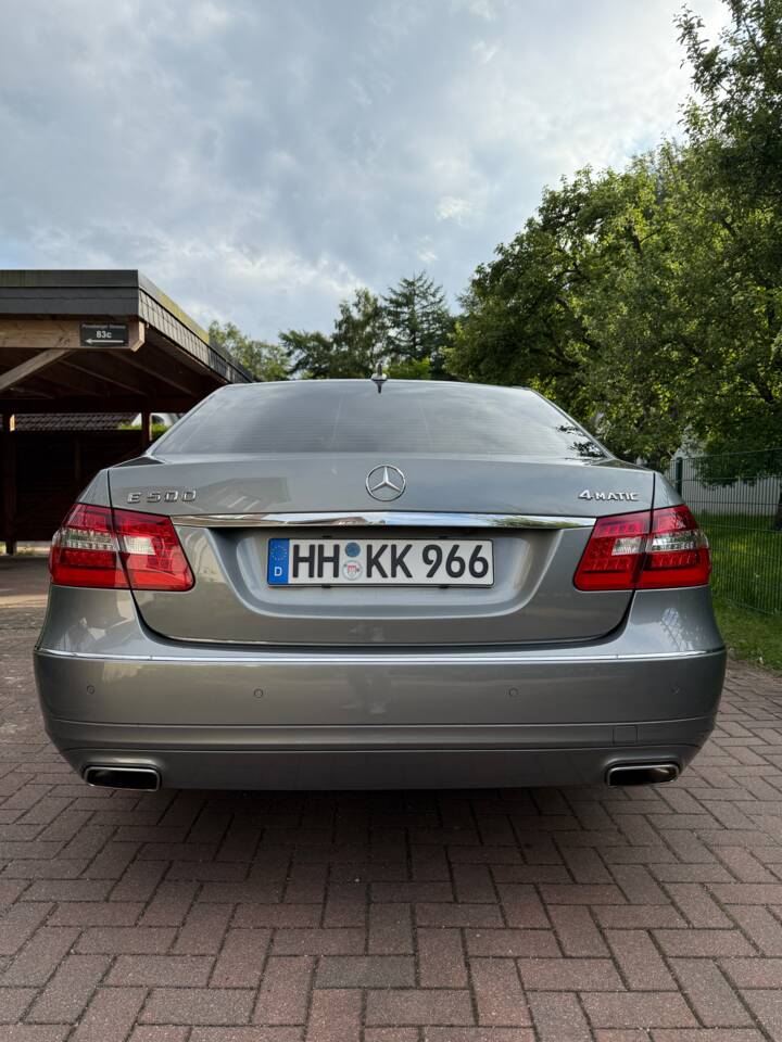 Image 2/14 de Mercedes-Benz E 500 4MATIC (2009)