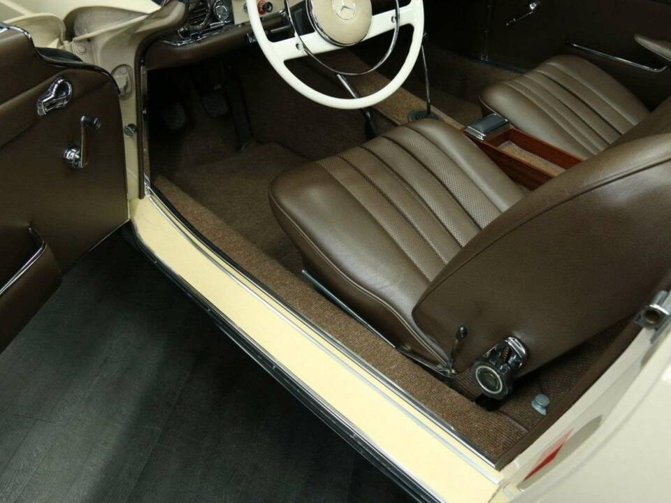 Image 12/50 of Mercedes-Benz 230 SL (1967)