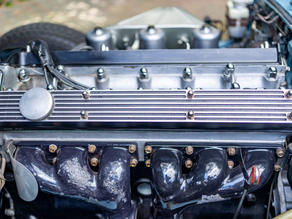 Bild 23/50 von Jaguar E-Type (2+2) (1969)