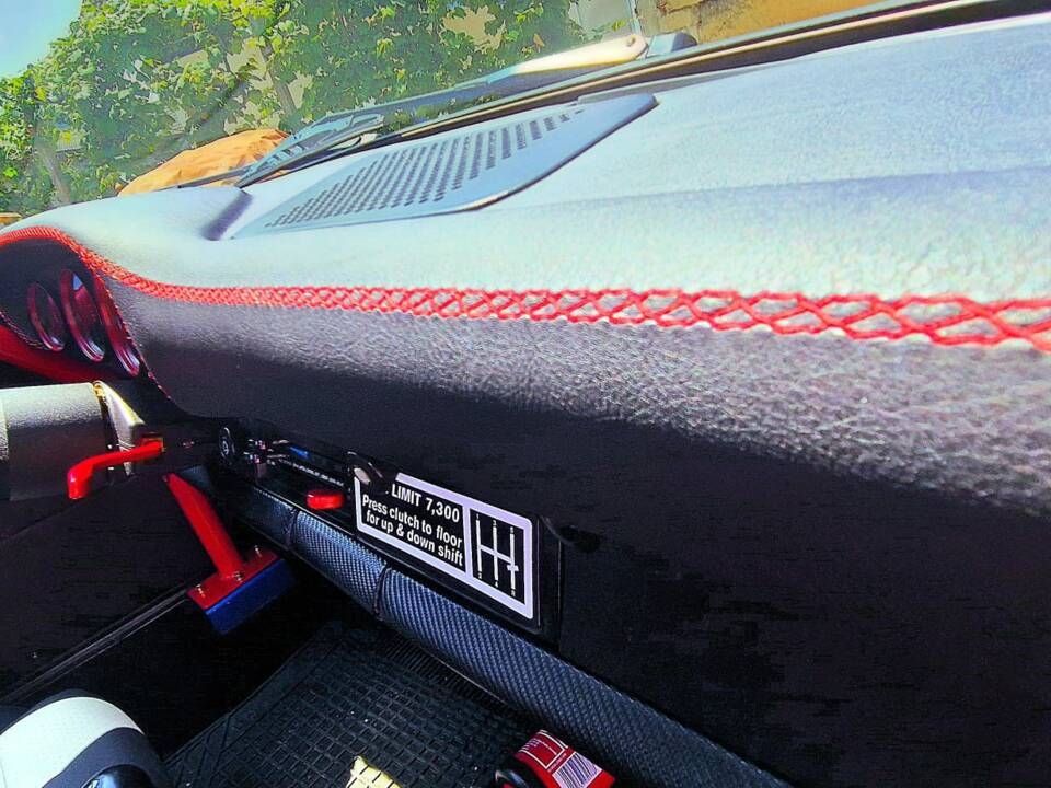 Image 14/16 de Porsche 911 RSR 3.0 (1974)