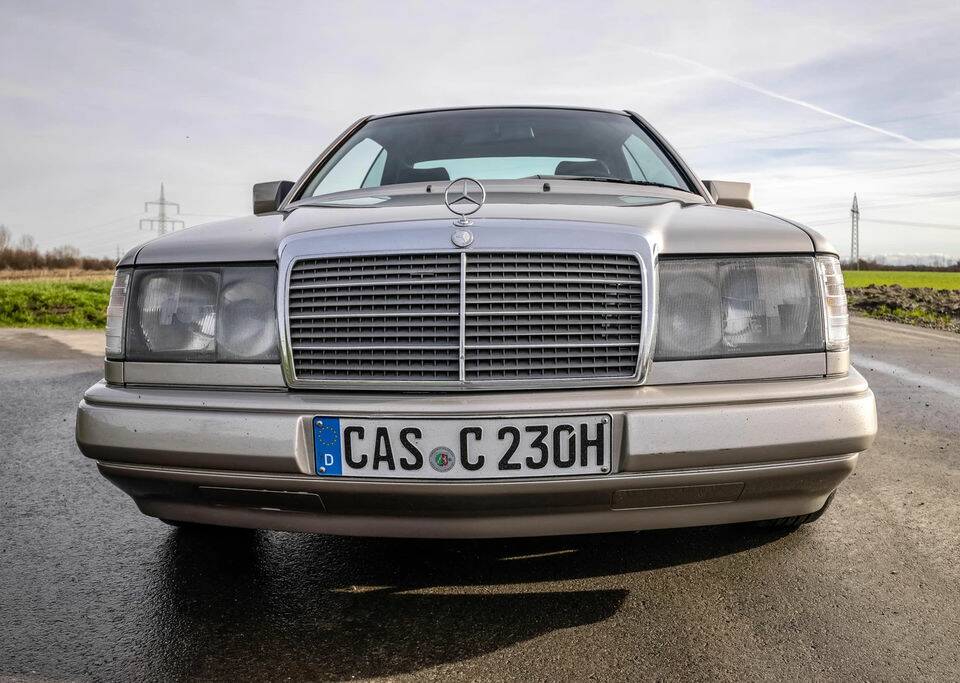 Bild 4/8 von Mercedes-Benz 230 CE (1988)