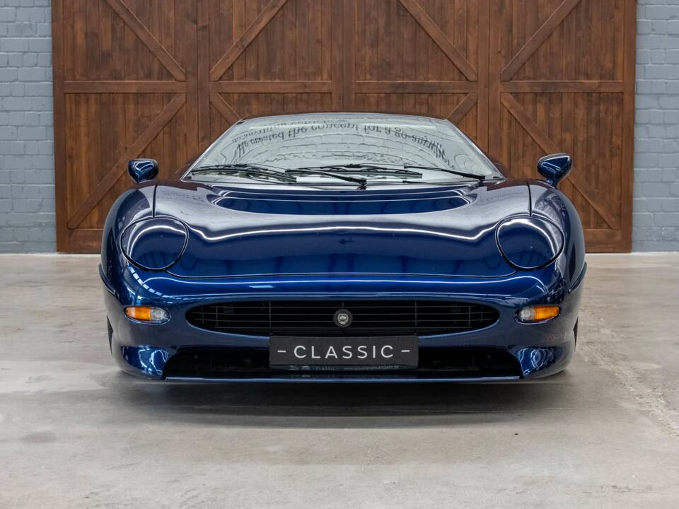 Immagine 2/46 di Jaguar XJ 220 (1993)