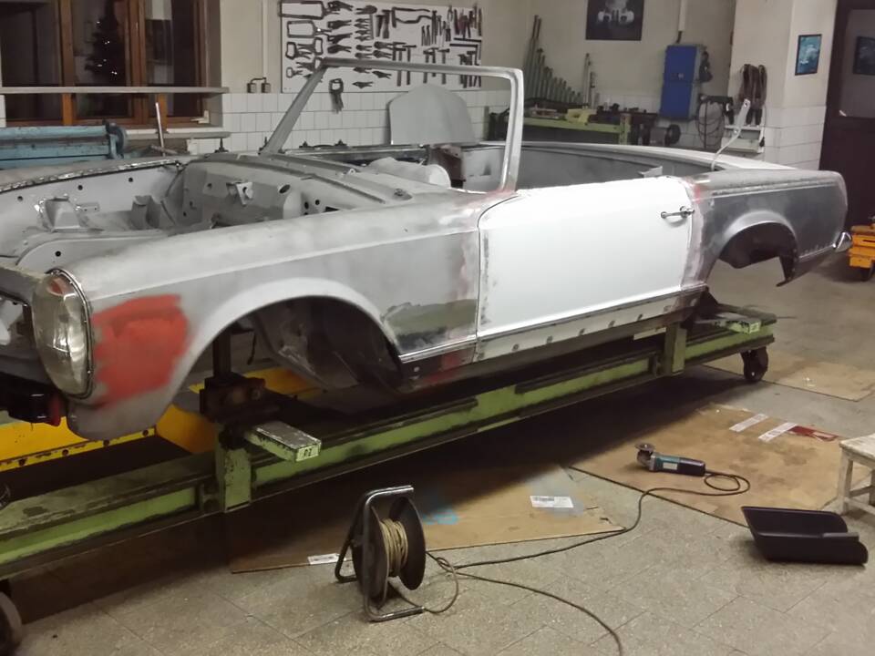 Image 16/19 of Mercedes-Benz 280 SL (1970)