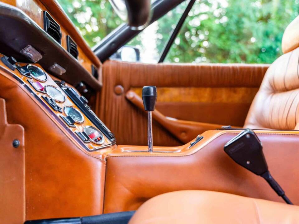 Image 25/61 of De Tomaso Pantera GT5 (1984)