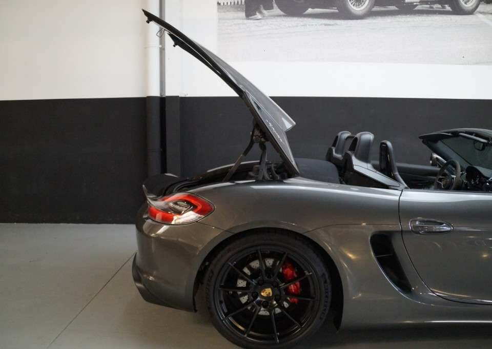 Image 18/50 of Porsche Boxster Spyder (2016)