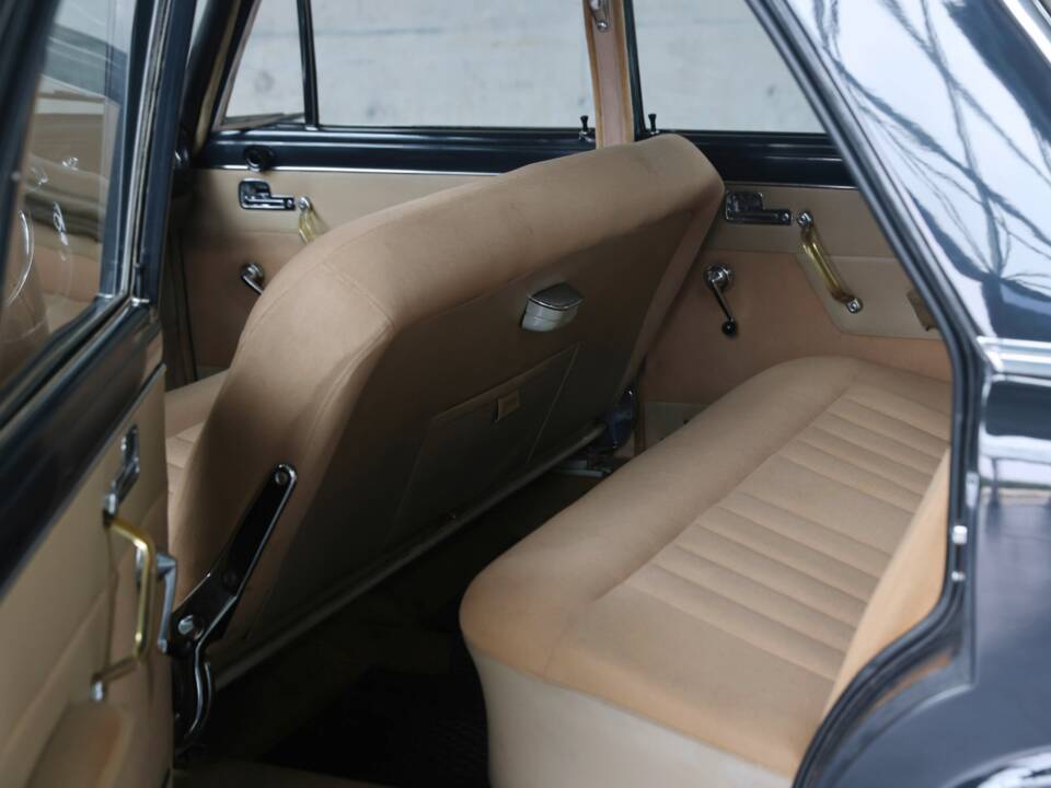 Image 12/50 of Lancia Flavia 1800 (1965)