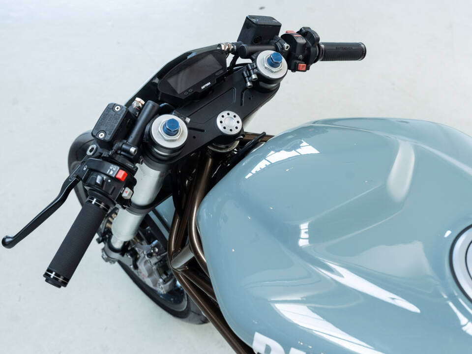 Image 7/28 of Ducati DUMMY (2002)