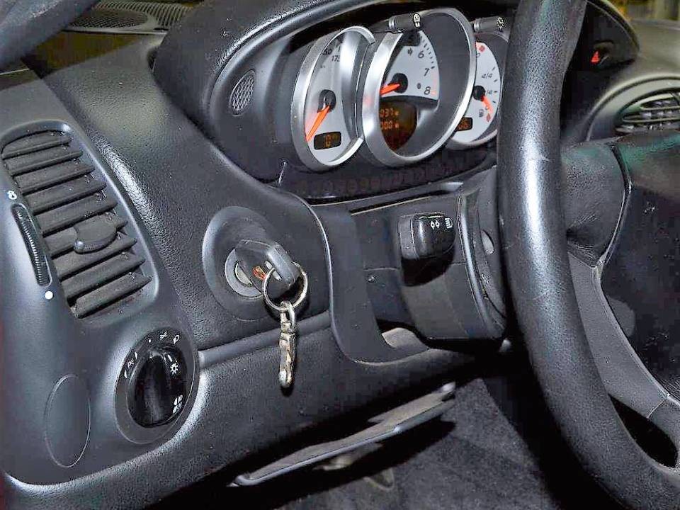 Image 40/50 of Porsche Boxster S (2001)